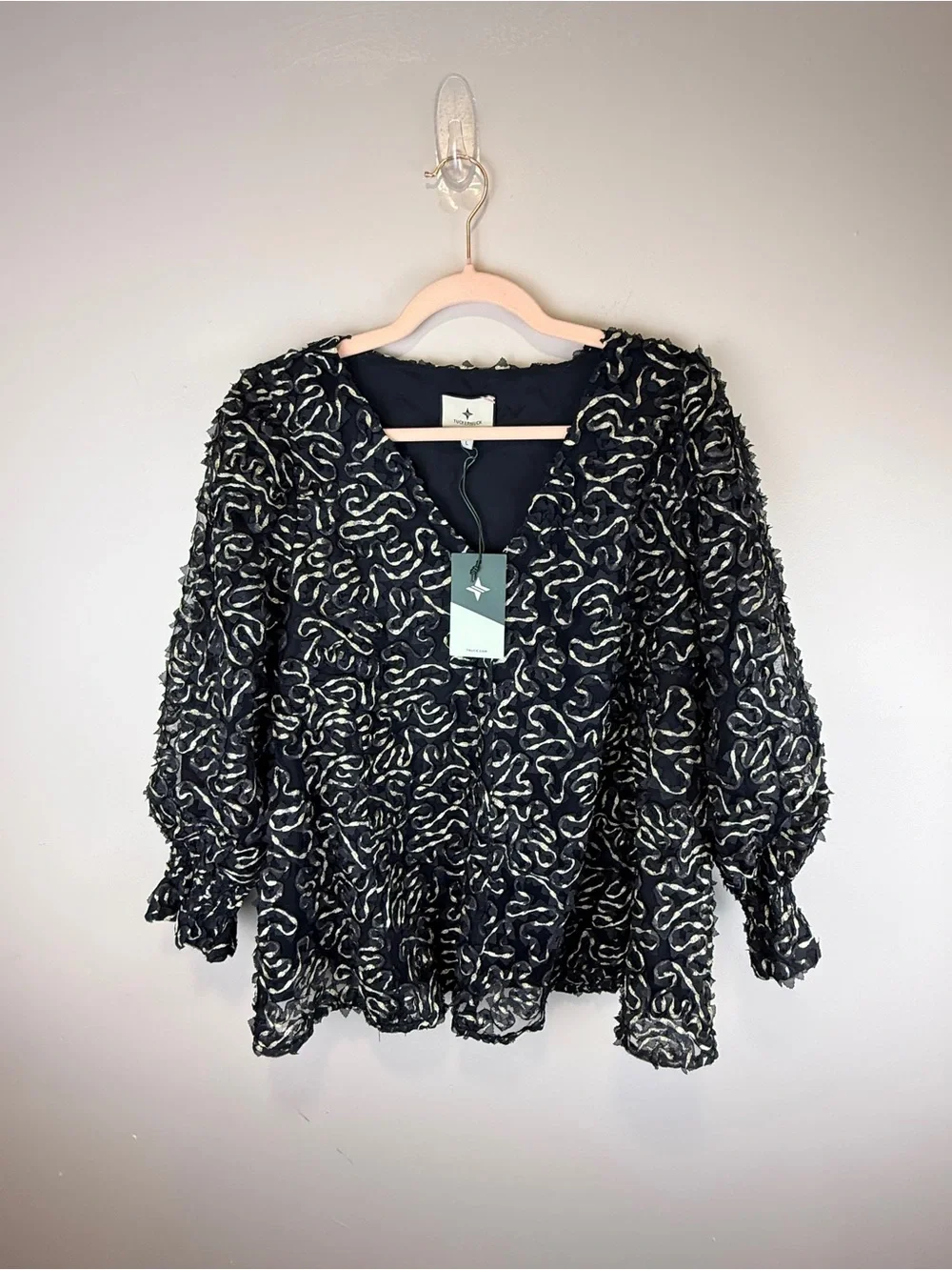 Tuckernuck Black Gold Textured Peplum Blouse Puff Sleeve Top NWT Large